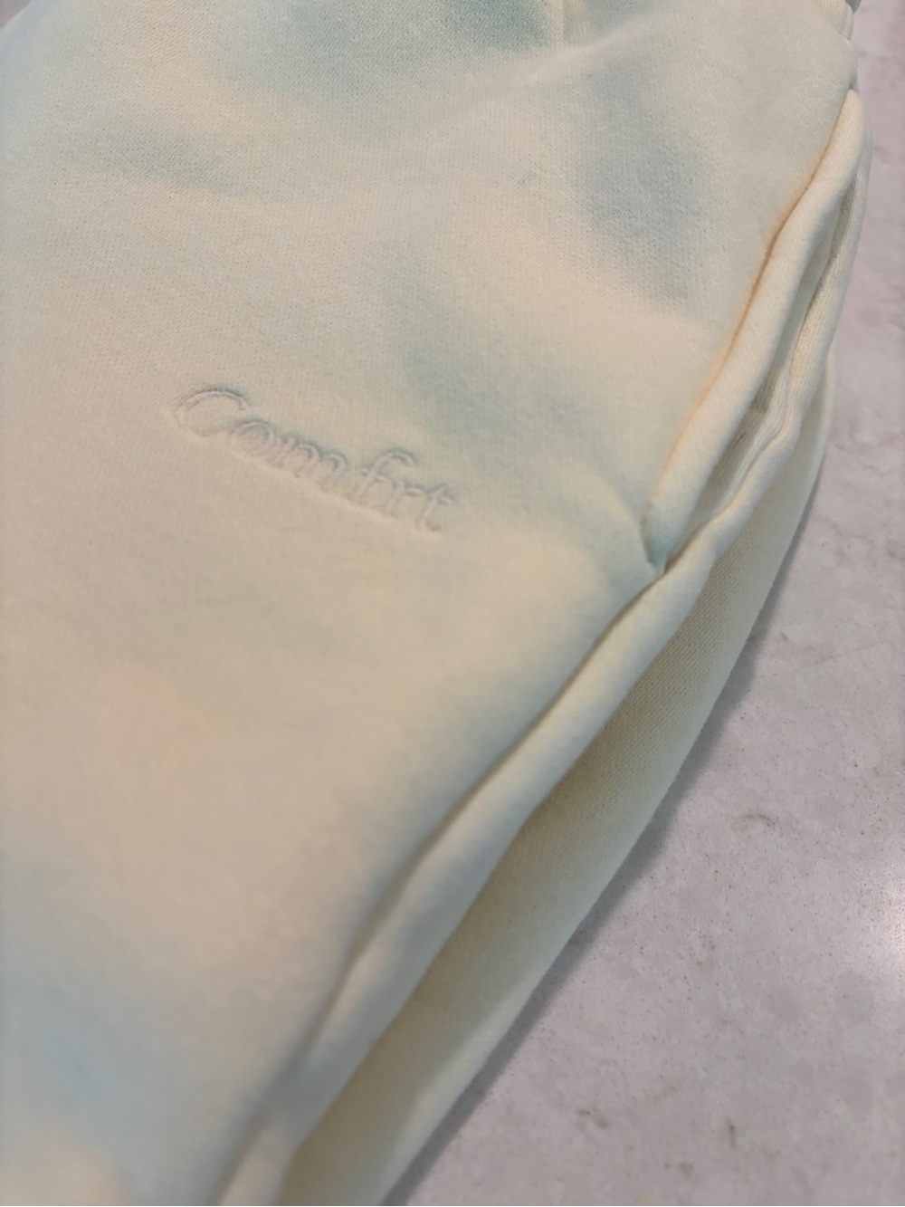Comfrt Embroidered Pale Yellow Sweatpants size m